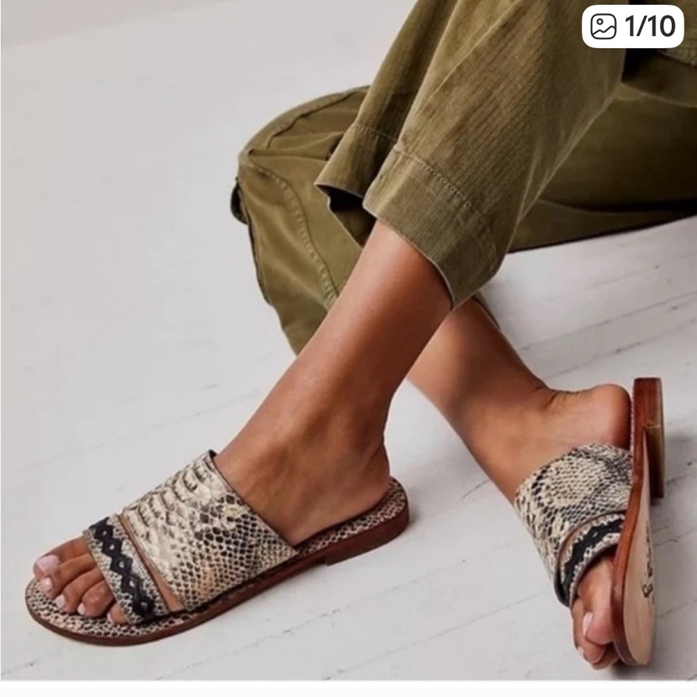 Free People sandals/ Tan Snake Print Slide with Black Zigzag Accent